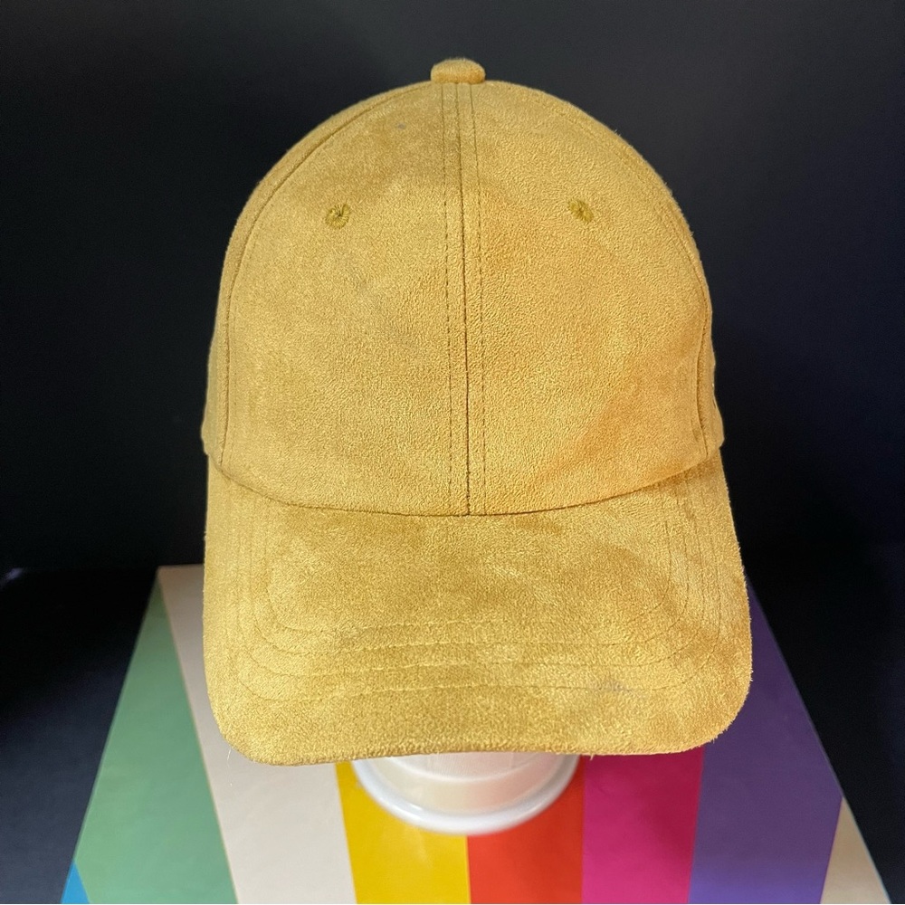 Suede like cap.                                                             H054